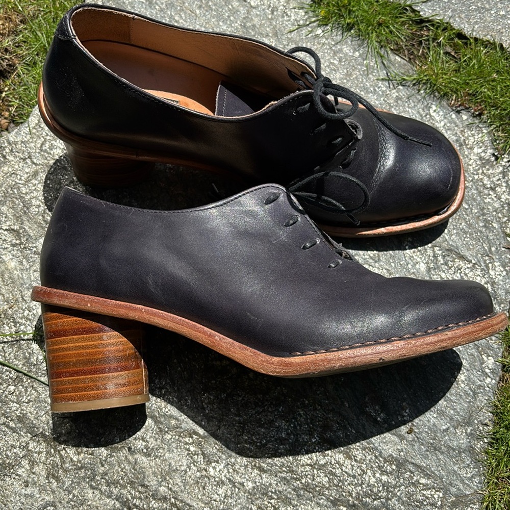 Neosens lace up heeled loafer/oxford.